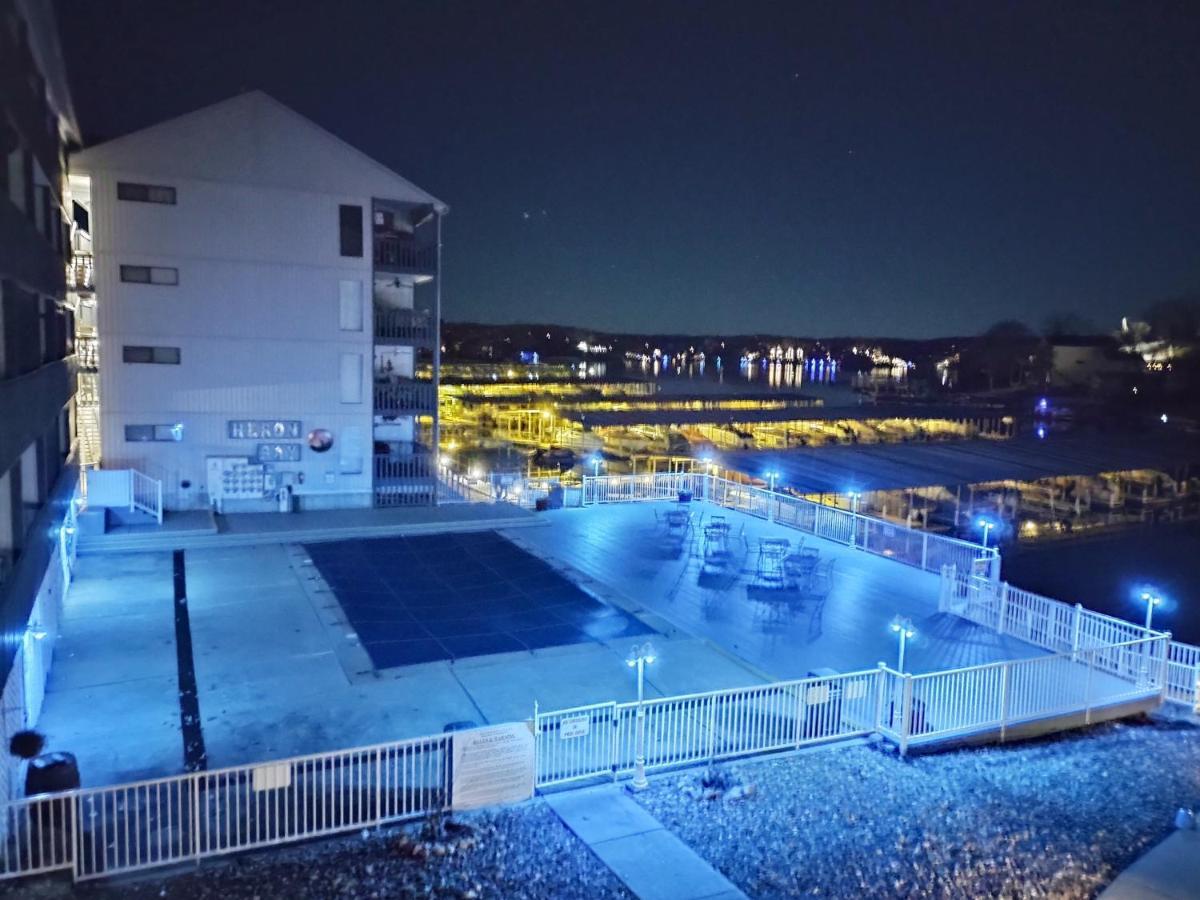F Lakefront! Remodeled, Sleeps 4, Boat Slip, Patio, Wifi, Cable, Pool Осейдж-Бич Экстерьер фото