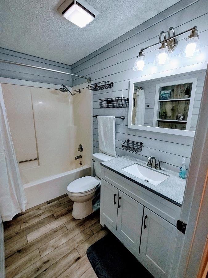F Lakefront! Remodeled, Sleeps 4, Boat Slip, Patio, Wifi, Cable, Pool Осейдж-Бич Экстерьер фото