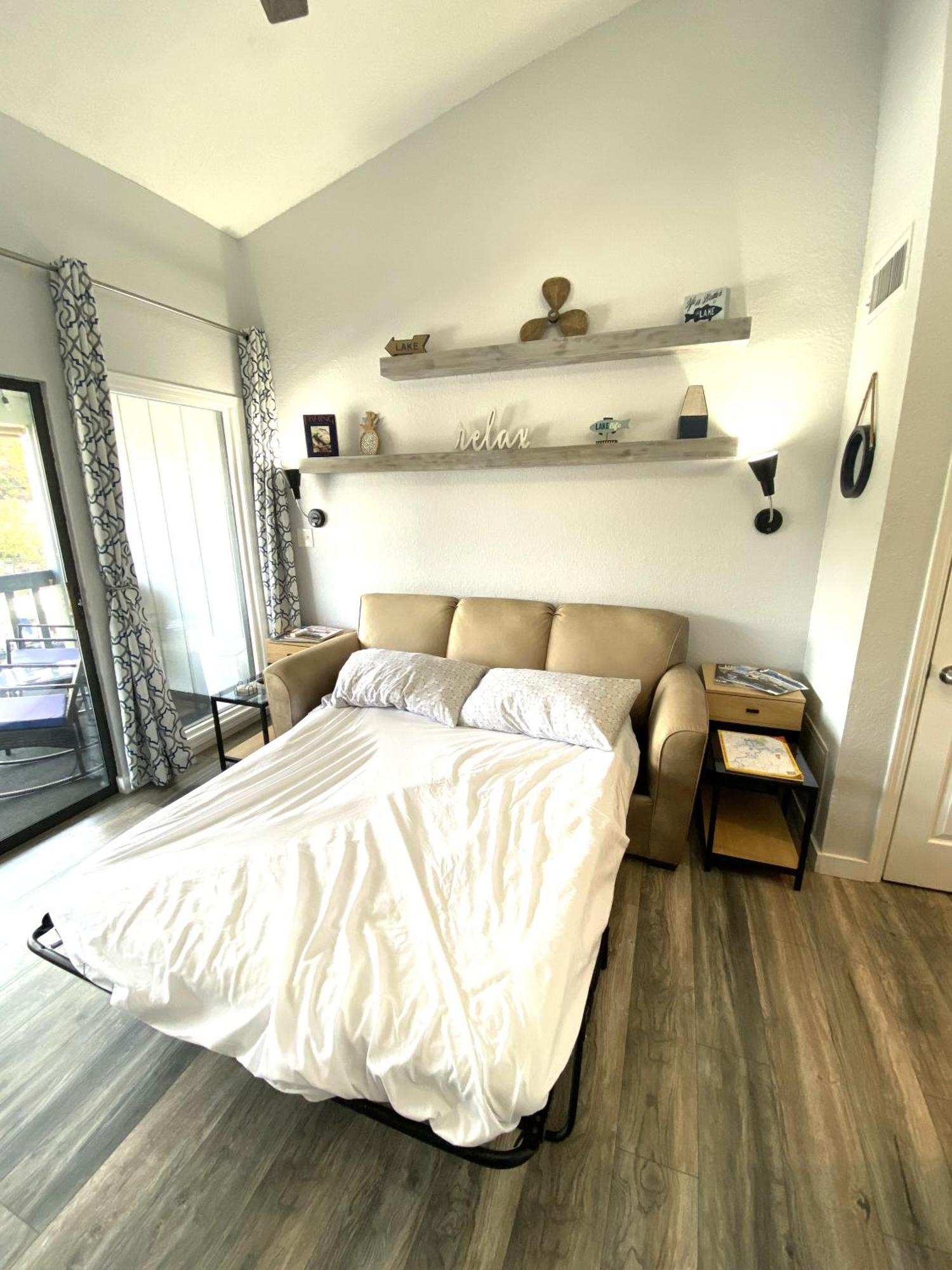 F Lakefront! Remodeled, Sleeps 4, Boat Slip, Patio, Wifi, Cable, Pool Осейдж-Бич Экстерьер фото